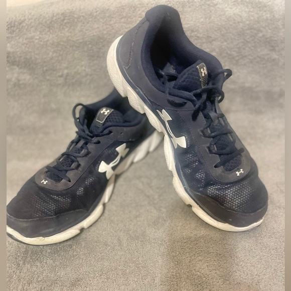 Under Armour      Men’s Navy Sneakers - Picture 2 of 7